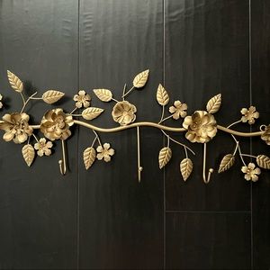 Beautiful gold leaf hat rack